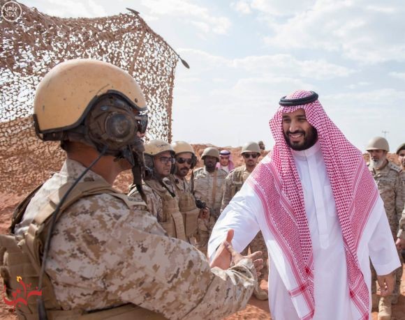  سمو ولي ولي العهد يعايد المرابطين بقطاع نجران