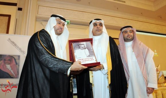  الأمير عبدالله بن سعد يتوج خليل البلوشي بجائزة زاهد قدسي للتعليق الرياضي