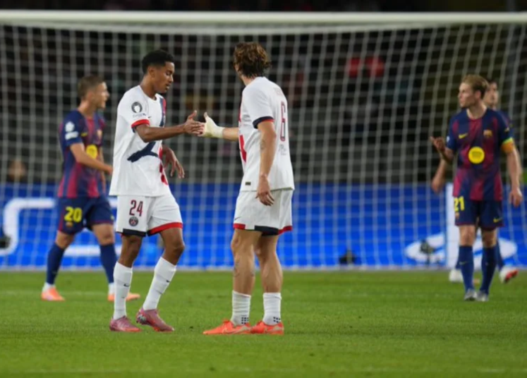 سان جيرمان يحول تأخره لفوز مثير على برشلونة بدوري الأبطال