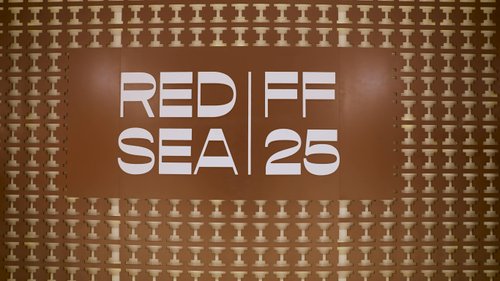 تكريم النجمة الهندية الشهيرة ريخا في مهرجان البحر الأحمر السينمائي الدولي 2025