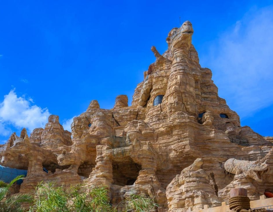 "أكواريبيا مدينة القدية" تكشف عن (22) لعبة مائية في تضاريس جبال طويق