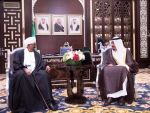 سمو ولي العهد يستقبل رئيس جمهورية السودان