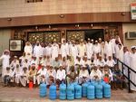 طلاب «ثانوية المعرفة» بمكة يشاركون في استقبال حجاج بيت الله الحرام
