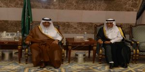 الأمير خالد الفيصل يستقبل المعزين في وفاة الأمير سعود الفيصل