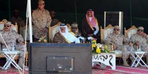 الأمير متعب بن عبدالله يعايد منسوبي الحرس الوطني بالحدود الشمالية
