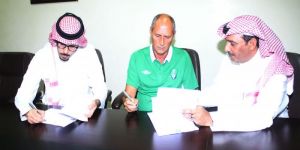 الأهلي يتعاقد رسمياً مع الروماني فلورين للإشراف فنياً على الفريق الأولمبي لكرة القدم