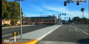 بالفيديو.. شاهد إنقاذ رجل في آخر لحظة من أمام قطار مسرع