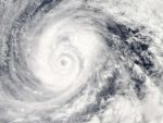الاعصار "فونغفونغ" يستعد لمغادرة اليابان مخلفا قتيل ومئة جريح