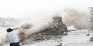الإعصار (إيتاو) يقترب من البر الرئيسي لليابان