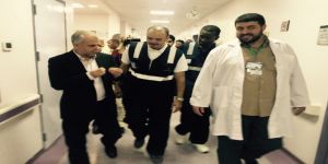 وزير الحج الايراني يزور حجاج بلدة المصابين بحادثة سقوط الرافعة
