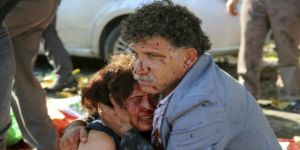 30 قتيلا وأكثر من 100 مصاب بانفجارين قرب محطة القطارات في أنقرة