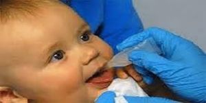 محافظ البرك يدشن حملة تطعيم شلل الأطفال ويزور معرض (وطننا أمانة) بقطاع الساحل