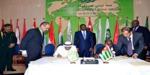 رئيس جمهورية توغو يزور مقر البنك الإسلامي للتنمية ويشهد توقيع ثلاث اتفاقيات تمويل لمشاريع تنموية في توغو بحوالي (194) مليون دولار أمريكي