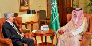 صاحب السمو الملكي الأمير مشعل بن ماجد بن عبدالعزيز محافظ جدة يستقبل القنصل العام الباكستاني  بجدة