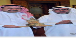 الأمير مشعل بن ماجد يلتقي الدكتور عمر الجاسر بمناسبة فوز "فنون جدة" بجائزة الإبداع والتفوق العربي
