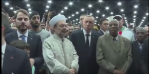 فيديو لشجار مع حرس أردوغان وإبعاده عن تابوت محمد علي
