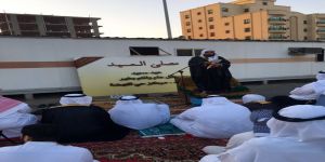 مركز حي النهضة بمحافظة جدة يجهز مصلى العيد و الشباب المتطوعين يوزعون الهدايا على الأطفال الحضور