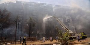 مدني مكة ؛ ينجح في اخماد حريق هائل بإحدى العمائر العزيزية - بدون إصابات في الأرواح