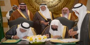 نيابة عن الملك .. أمير مكة يشهد مراسم تسليم كسوة الكعبة
