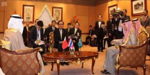 لقاء ثلاثي بين وزير الخارجية ورئيس الوزراء بمملكة البحرين ورئيس الوزراء التايلندي