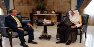 أمير منطقة مكة المكرمة يلتقى السفير البريطاني