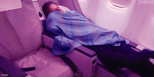 طيار باكستاني نام خلال رحلة جوية.. وفعل ما هو أسوأ