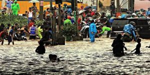 100 مليون شخص في اندونيسيا معرضون لخطر السيول والانهيارات الارضية