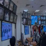 غرفة المراقبة والتحكم بمنشأة الجمرات تنقل عبر 66 شاشة صوراً حية ومباشرة لحركة الحجيج
