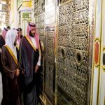 محمد بن سلمان يزور المسجد النبوي.. مستقلاً قطار الحرمين