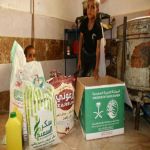 مركز الملك سلمان للإغاثة يسلّم السلة الغذائية الشهرية لأسر الأيتام من عدة محافظات يمنية