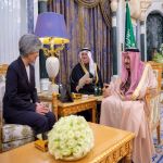 خادم الحرمين يستعرض العلاقات الثنائية مع وزيرة الشؤون الخارجية بكوريا الجنوبية