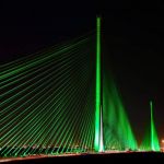 وزارة النقل تضيء أطول جسر معلق في السعودية باللون الأخضر احتفالاً باليوم الوطني 91