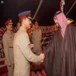 سمو ولي العهد وقائد الجيش الباكستاني يستعرضان العلاقات الثنائية وفرص تطويرها
