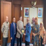معهد البنك الإسلامي للتنمية وهيئة الخدمات المالية الإندونيسية