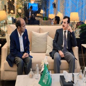 وصول رئيس مجلس الشيوخ الباكستاني إلى المدينة المنورة