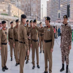 مدير الأمن العام يتفقّد جاهزية الخطط الأمنية والمرورية لموسم العمرة