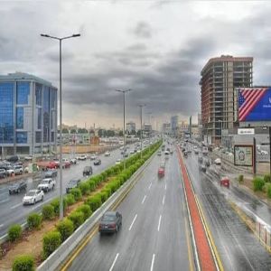 الأرصاد : سحب ممطرة ورياح نشطة مثيرة للأتربة على عدة مناطق