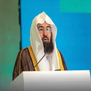 "السديس" يعلن نجاح خطة أول جمعة في رمضان في الحرمين وينوه بشركاء النجاح