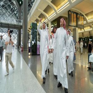 وزير النقل والخدمات اللوجستية يقف على محطة قطار الحرمين السريع بالمدينة المنورة