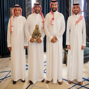 سمو ولي العهد يستقبل يزيد الراجحي بمناسبة تحقيقه لقب رالي داكار السعودية 2025