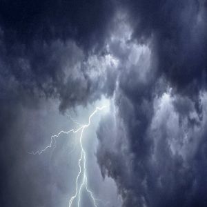 "الأرصاد": أمطارٌ متوسطة ورياحٌ شديدة على منطقة نجران