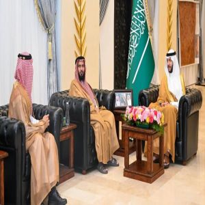 محافظ الطائف يستقبل أعضاء جمعية سفراء الإعلام