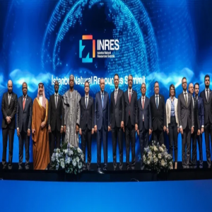 نائب وزير الصناعة والثروة المعدنية لشؤون التعدين يشارك في قمة إسطنبول للموارد الطبيعية