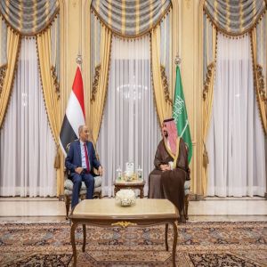وزير الدفاع يبحث مع رئيس مجلس الوزراء اليمني العلاقات الثنائية وسبل تعزيزها