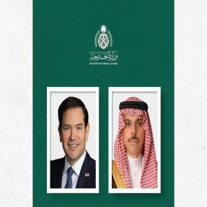 وزير الخارجية يستعرض العلاقات الثنائية والتطورات الإقليمية مع نظيره الأمريكي