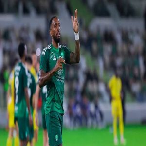 الأهلي يواصل تألقه ويكسب التعاون بثنائية