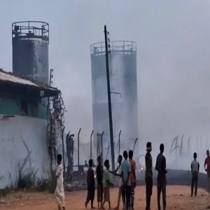 السودان.. اندلاع حريق ضخم إثر هجوم بطائرات مسيرة في ولاية النيل الأبيض