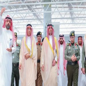 محافظ جدة يتفقد مجمع صالات الحج والعمرة بمطار الملك عبدالعزيز