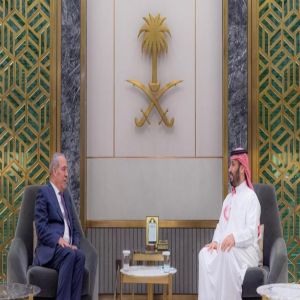 سمو ولي العهد يستقبل نائب رئيس دولة فلسطين