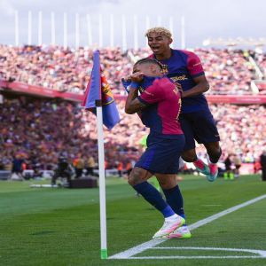 برشلونة يضرب ريال مدريد برباعية ويعزز صدارته لليجا